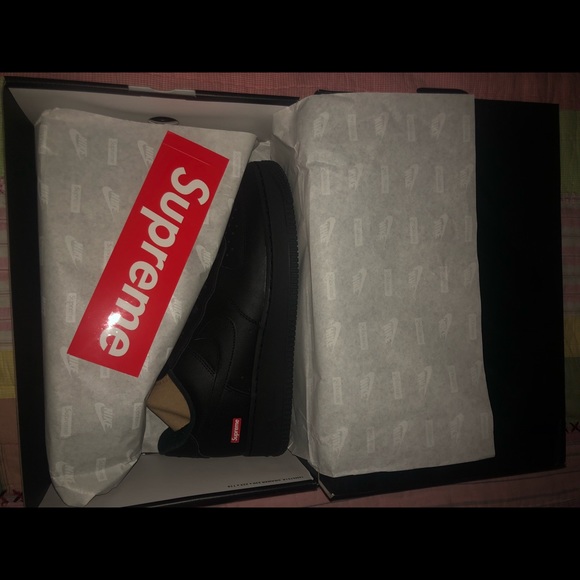 Nike Air Force 1 x Supreme - Picture 4 of 8